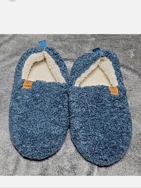 Everfoams cozy house shoes size medium 7/8